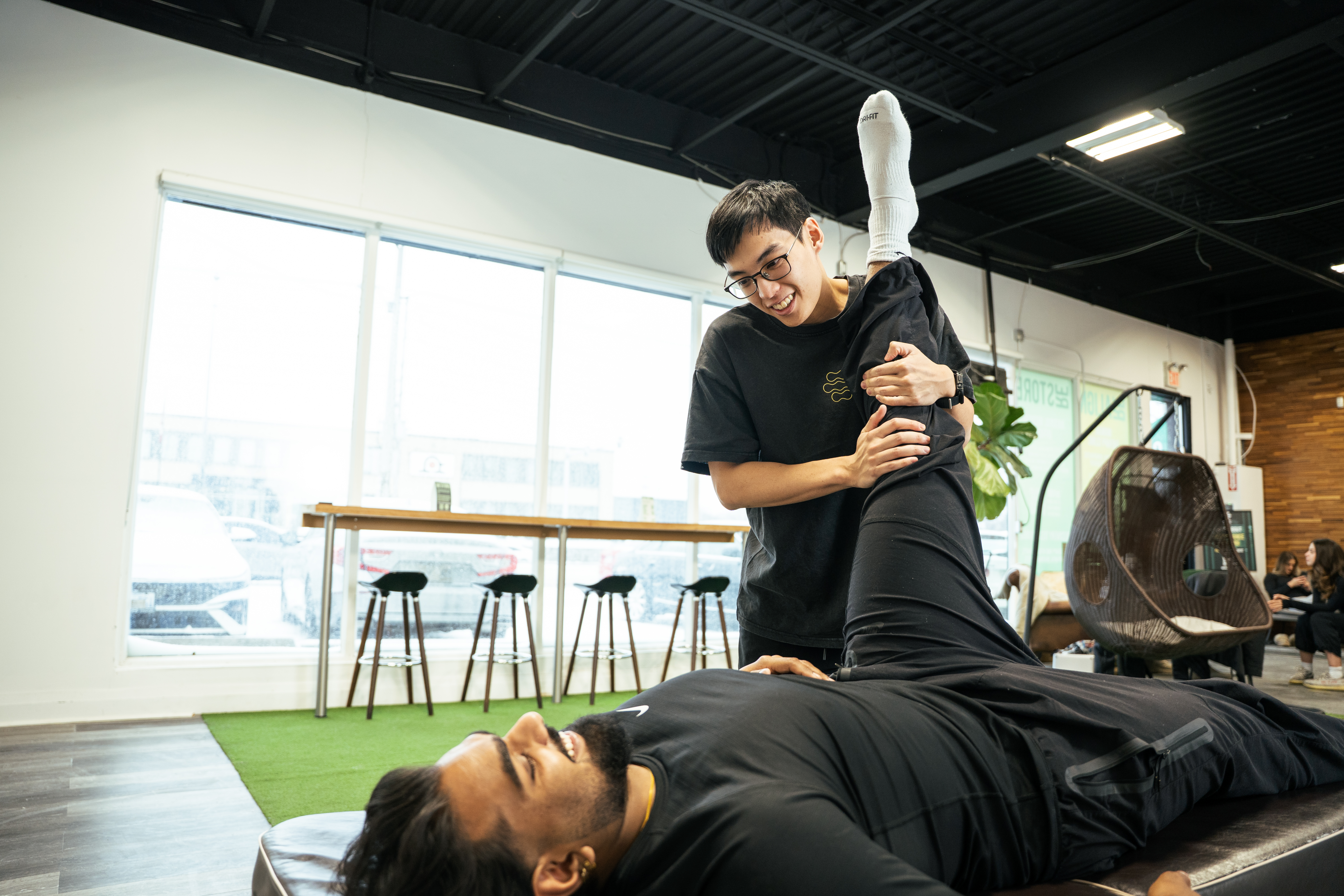 Patient physiotherapy leg session